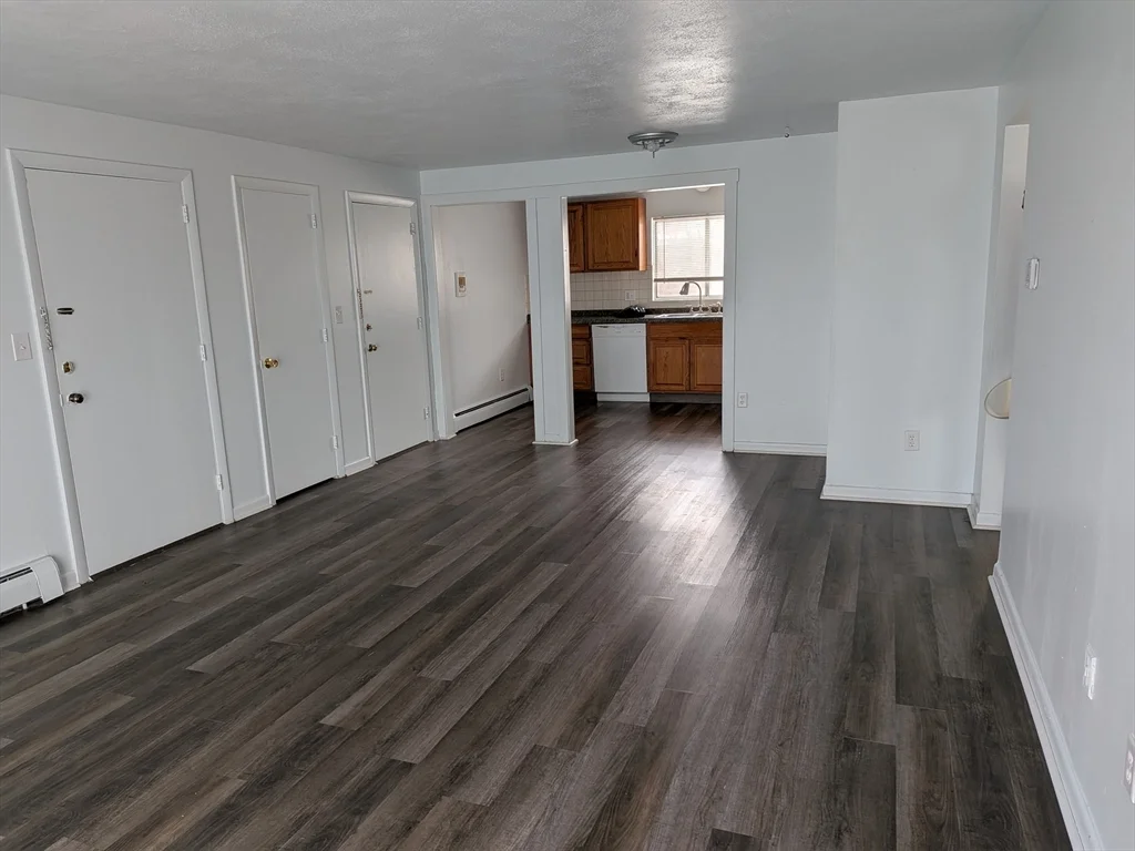 2 bed, 1 bath apartment for rent at 83-R Hobartst Unit C4, Danvers — photo 3 of 14