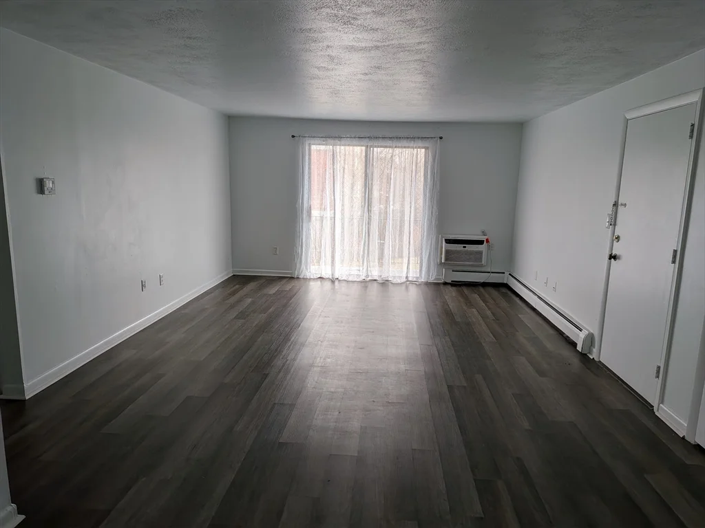2 bed, 1 bath apartment for rent at 83-R Hobartst Unit C4, Danvers — photo 4 of 14