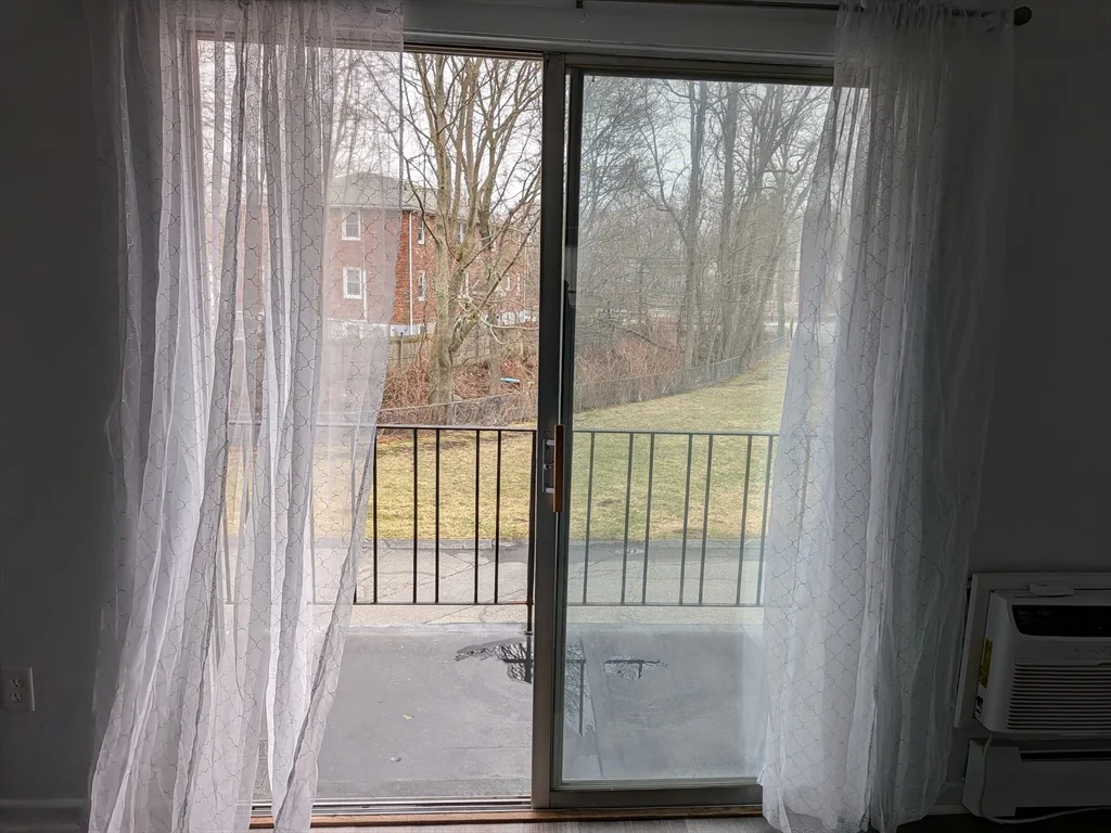 2 bed, 1 bath apartment for rent at 83-R Hobartst Unit C4, Danvers — photo 5 of 14