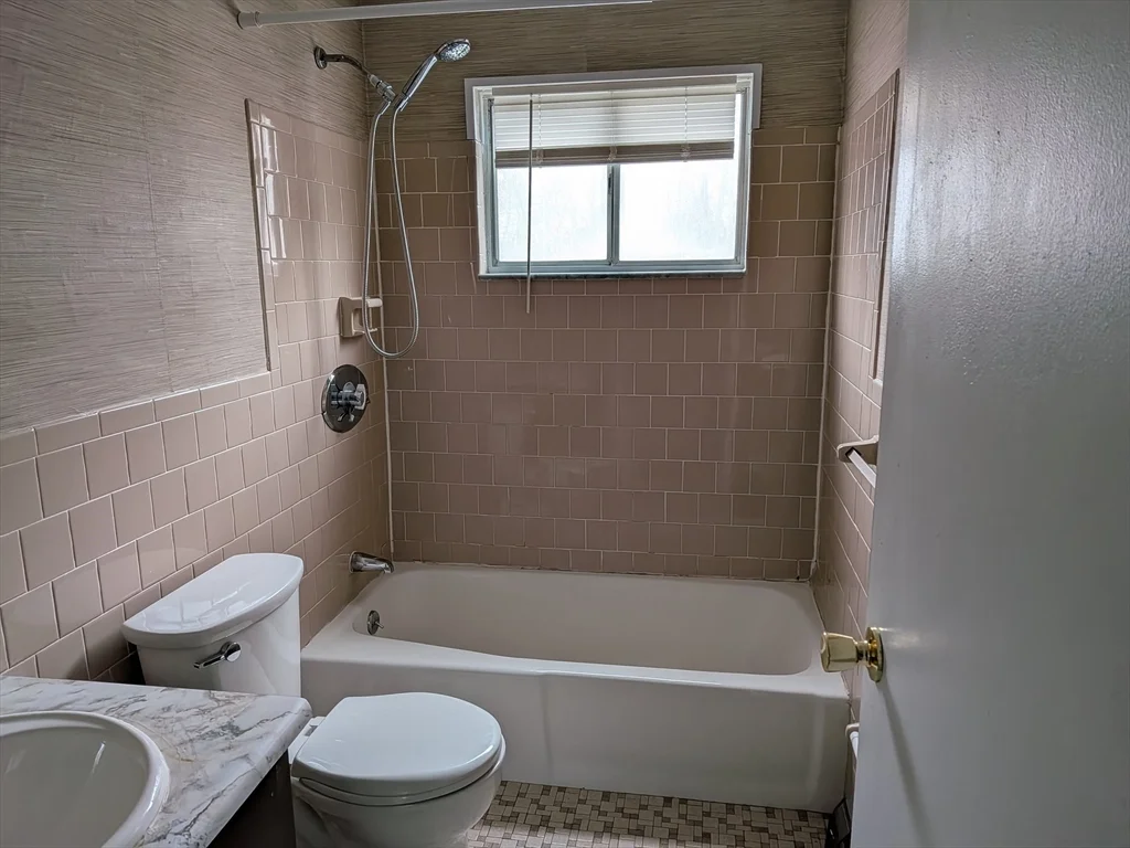 2 bed, 1 bath apartment for rent at 83-R Hobartst Unit C4, Danvers — photo 7 of 14