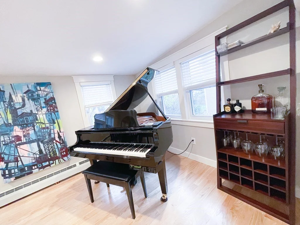 4 bed, 2 bath apartment for rent at 83 Rockridge Unit -, Waltham — photo 1 of 16