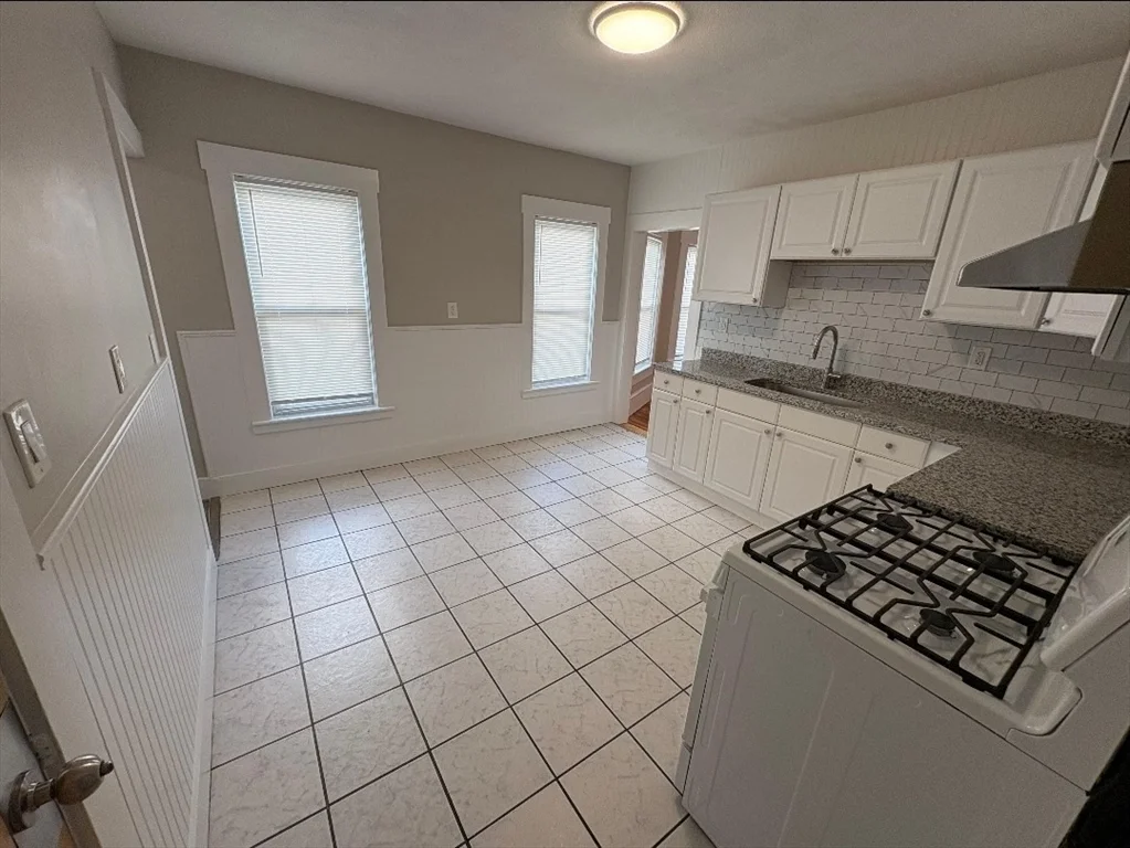 3 bed, 1 bath apartment for rent at 83 Swan St Unit 3, Everett — photo 1 of 9