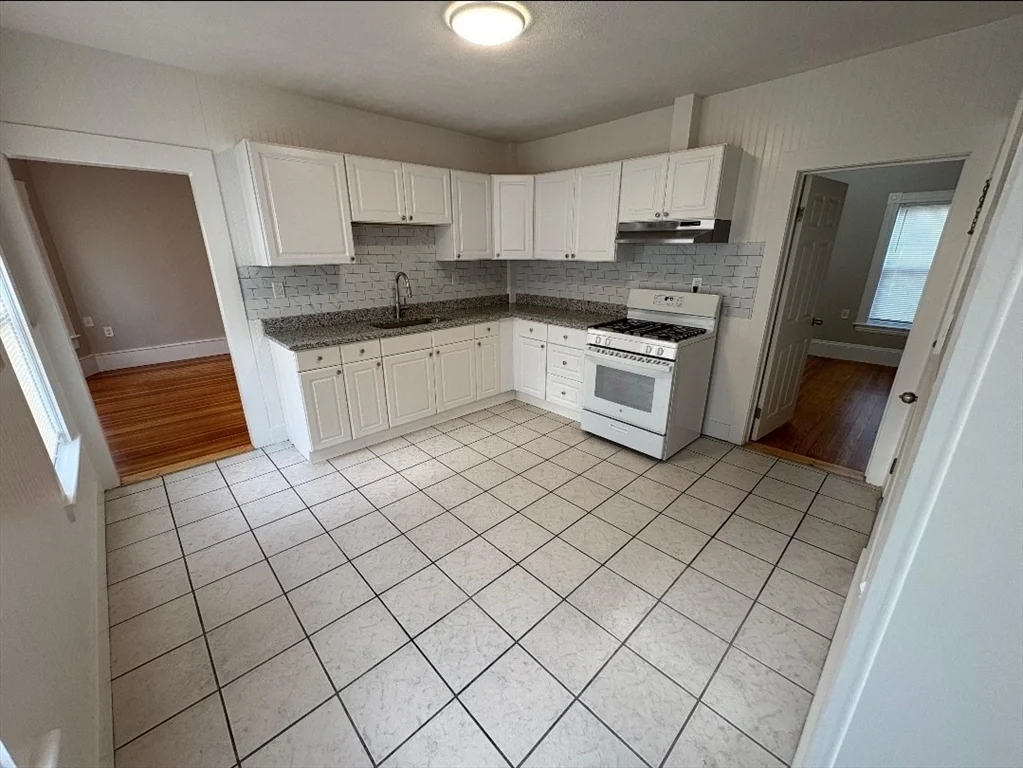 3 bed, 1 bath apartment for rent at 83 Swan St Unit 3, Everett — photo 8 of 9