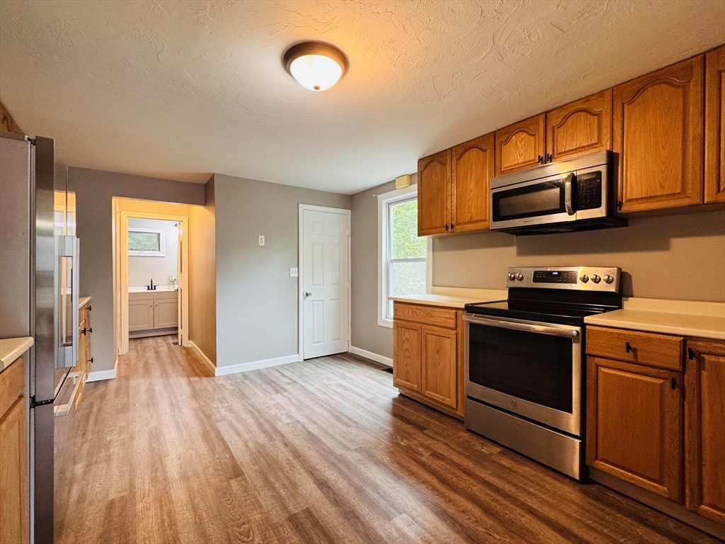 3 bed, 1 bath apartment for rent at 83 W Grove St Unit 1, Middleboro — photo 3 of 11