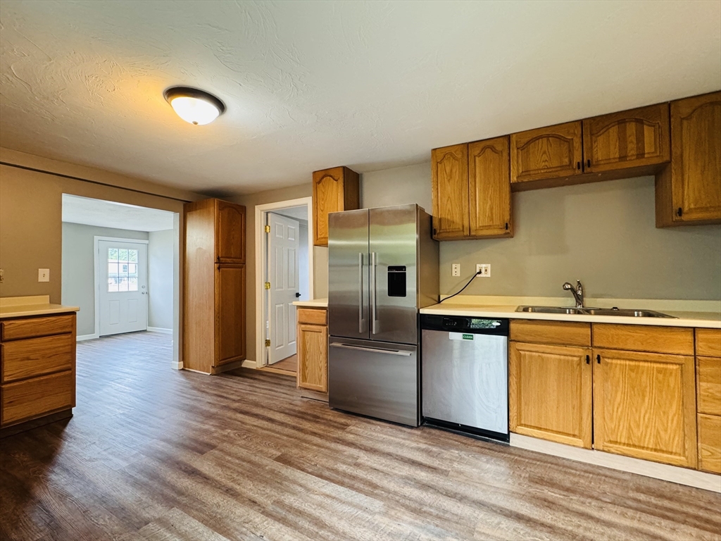 3 bed, 1 bath apartment for rent at 83 W Grove St Unit 1, Middleboro — photo 2 of 11