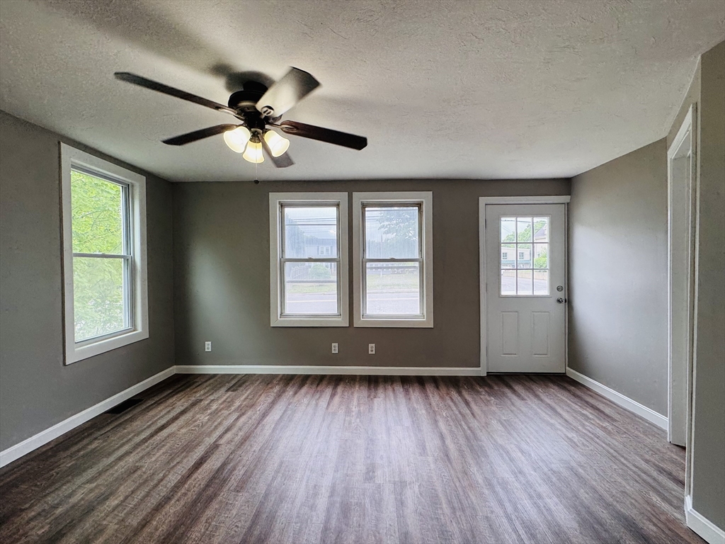 3 bed, 1 bath apartment for rent at 83 W Grove St Unit 1, Middleboro — photo 5 of 11