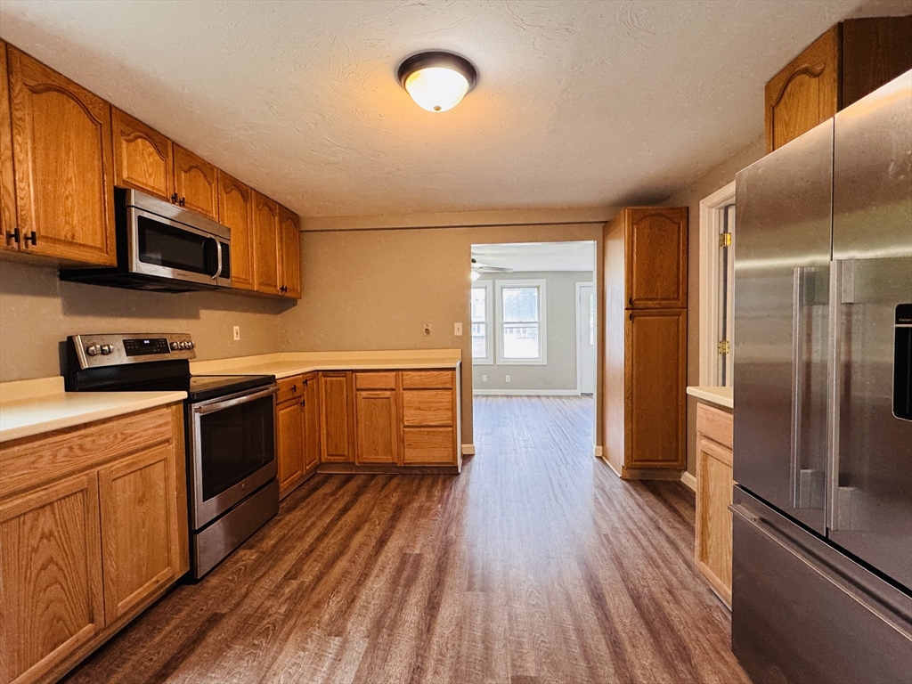 3 bed, 1 bath apartment for rent at 83 W Grove St Unit 1, Middleboro — photo 4 of 11
