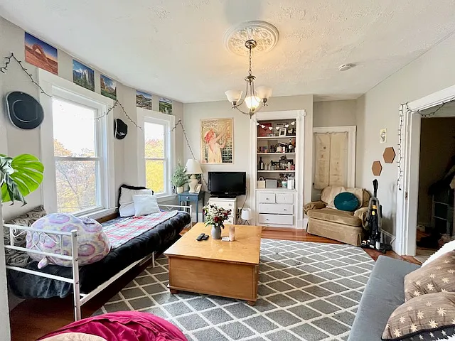 3 bed, 1 bath apartment for rent at 83 Wensley St Unit 1, Mission Hill — photo 7 of 9