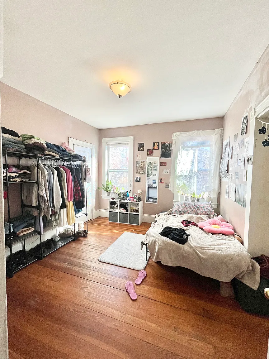 3 bed, 1 bath apartment for rent at 83 Wensley St Unit 1, Mission Hill — photo 4 of 9