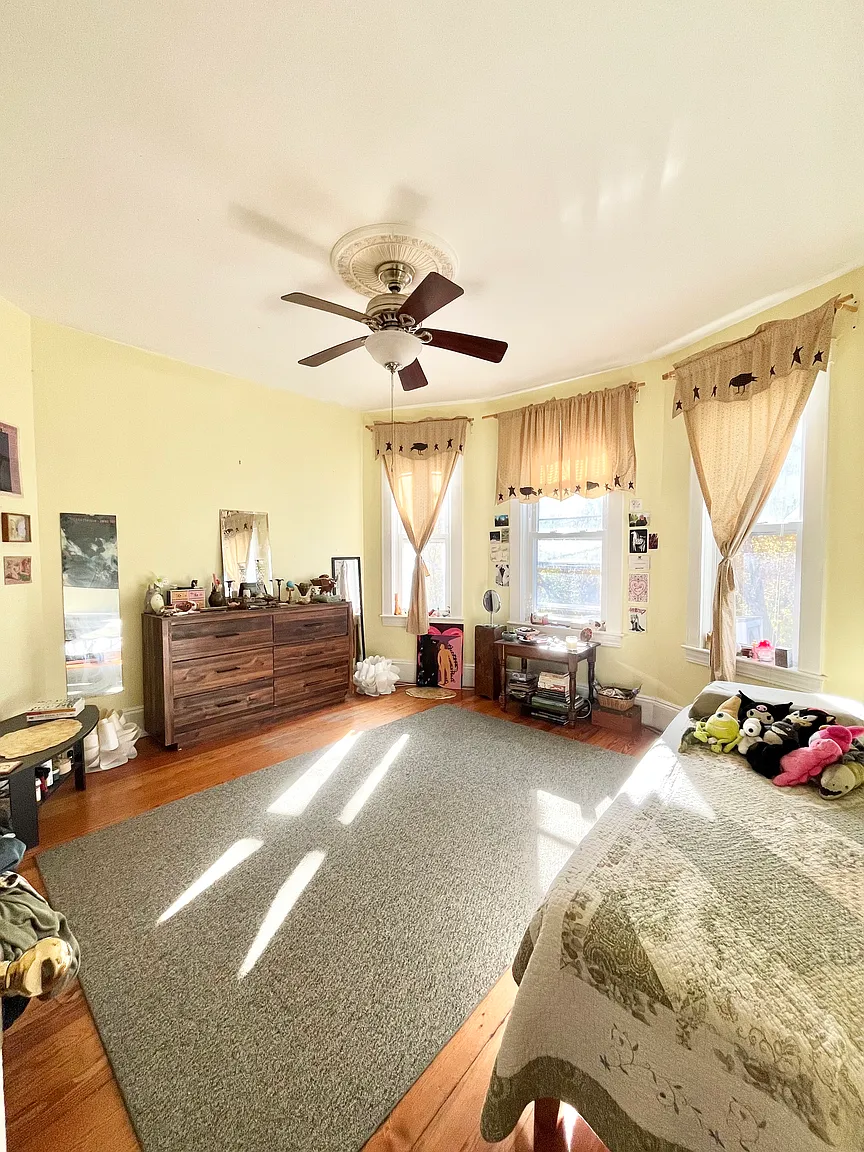 3 bed, 1 bath apartment for rent at 83 Wensley St Unit 1, Mission Hill — photo 3 of 9