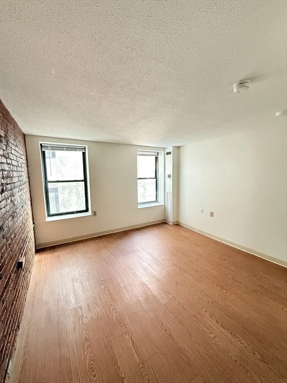 4 bed, 2 bath apartment for rent at 83 Westland Ave Unit 301, Fenway — photo 9 of 17