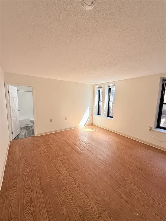 4 bed, 2 bath apartment for rent at 83 Westland Ave Unit 301, Fenway — photo 4 of 17