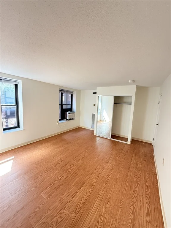 4 bed, 2 bath apartment for rent at 83 Westland Ave Unit 301, Fenway — photo 5 of 17