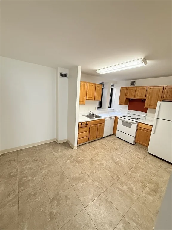 4 bed, 2 bath apartment for rent at 83 Westland Ave Unit 301, Fenway