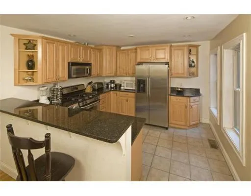 5 bed, 3.5 bath apartment for rent at 83 Windsor St Unit 1, Roxbury — photo 3 of 4