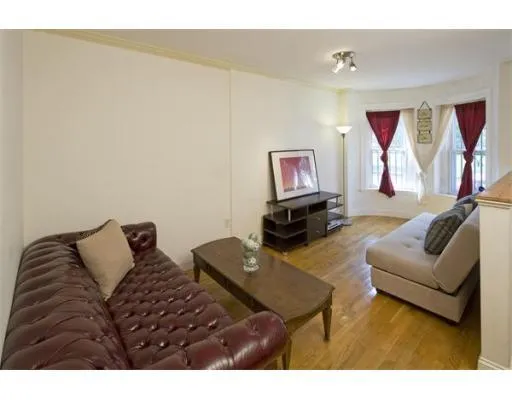 5 bed, 3.5 bath apartment for rent at 83 Windsor St Unit 1, Roxbury — photo 2 of 4