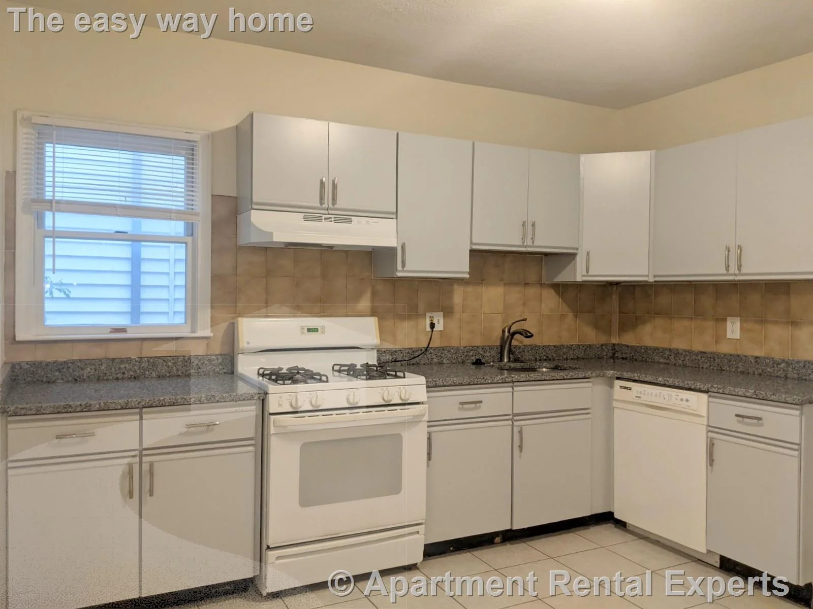 3 bed, 1 bath apartment for rent at 83 Yorktown St Unit 1, Teele Square — photo 3 of 23