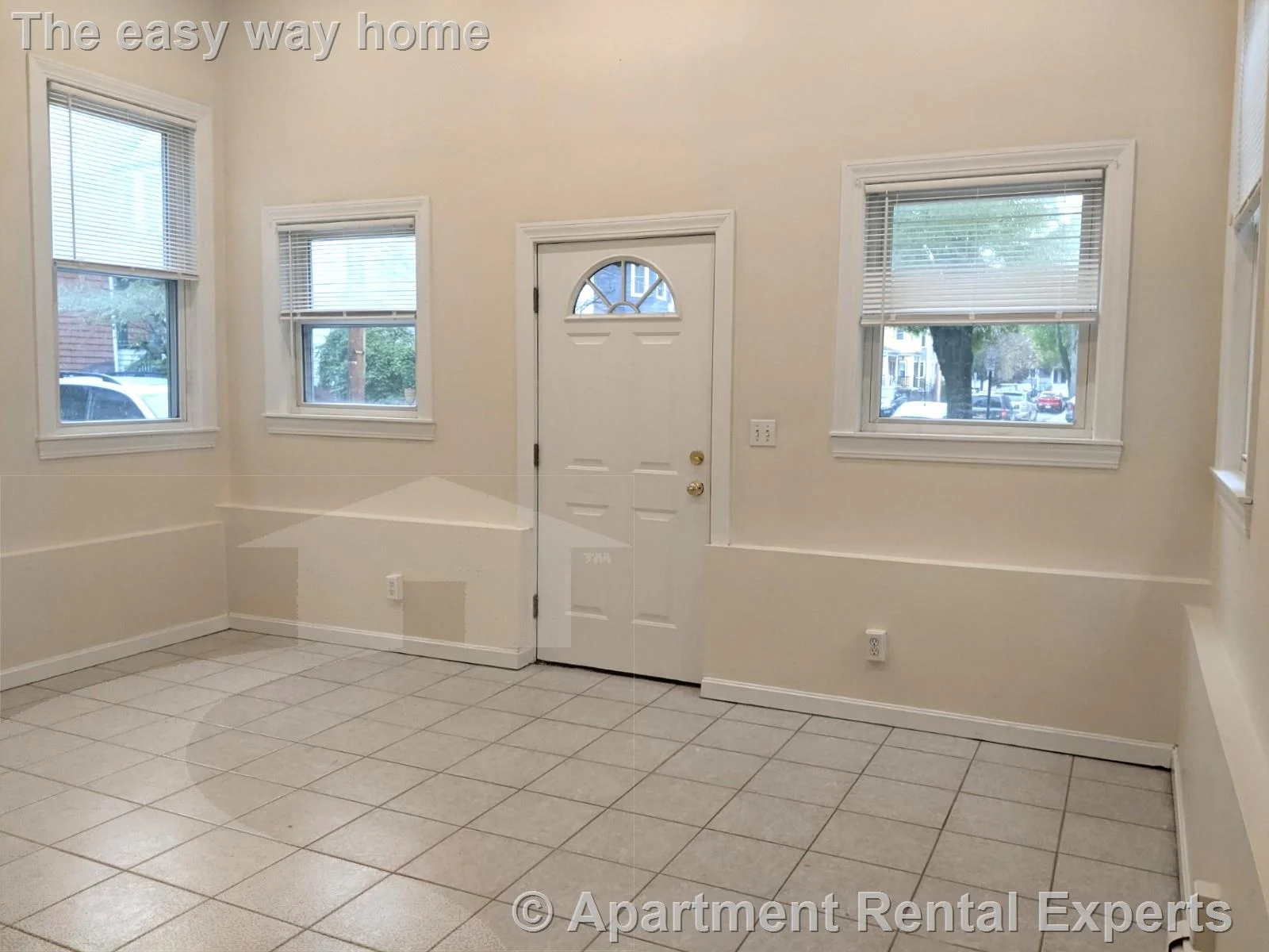 3 bed, 1 bath apartment for rent at 83 Yorktown St Unit 1, Teele Square — photo 6 of 23