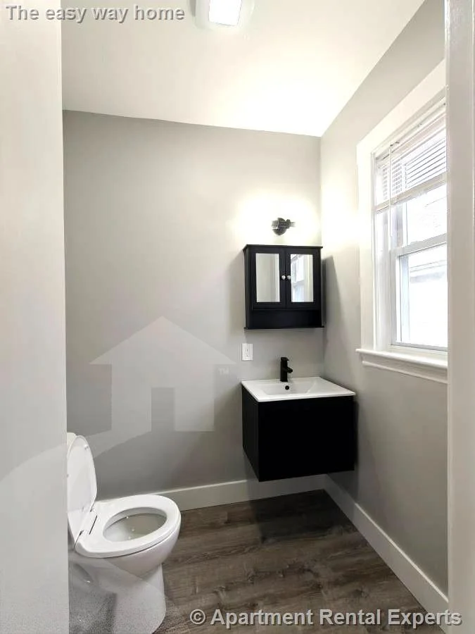 4 bed, 1 bath apartment for rent at 830 Fellsway, Wellington — photo 3 of 6