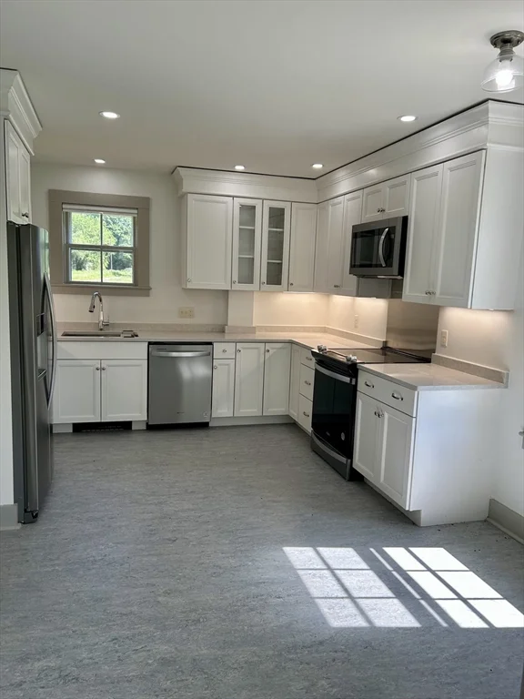 4 bed, 3 bath apartment for rent at 831 Lexington Rd, Concord — photo 11 of 23