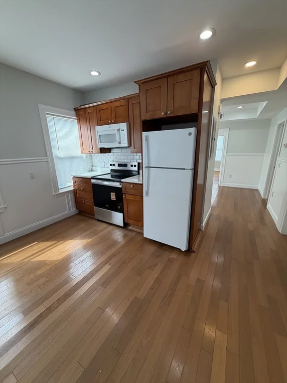 3 bed, 1 bath apartment for rent at 832 Montello St Unit 3, Brockton — photo 3 of 12