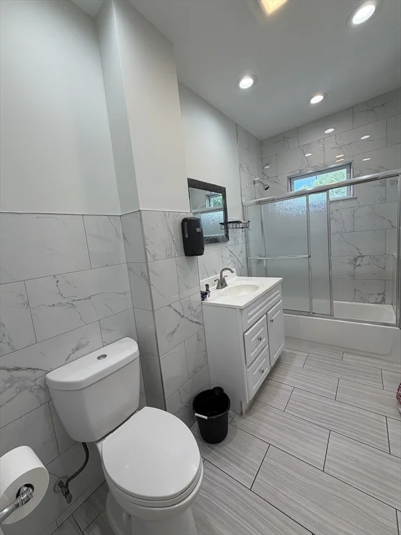 3 bed, 1 bath apartment for rent at 832 Montello St Unit 3, Brockton — photo 7 of 12