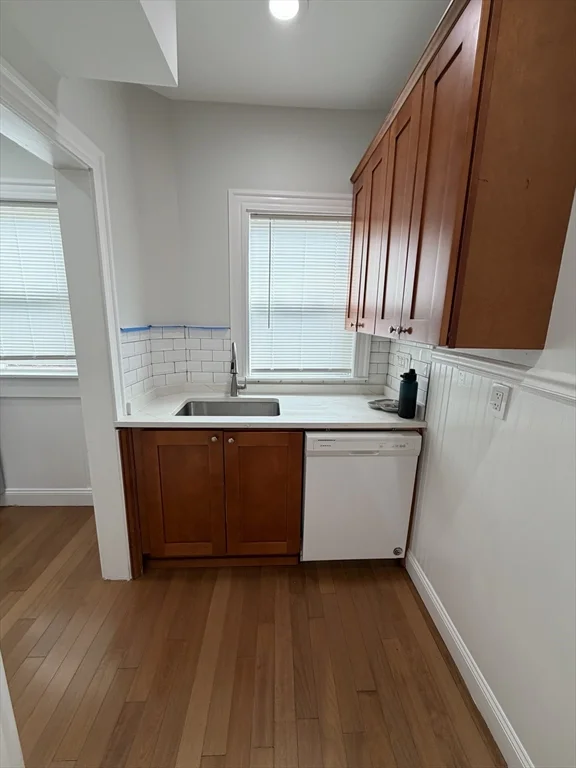 3 bed, 1 bath apartment for rent at 832 Montello St Unit 3, Brockton — photo 4 of 12