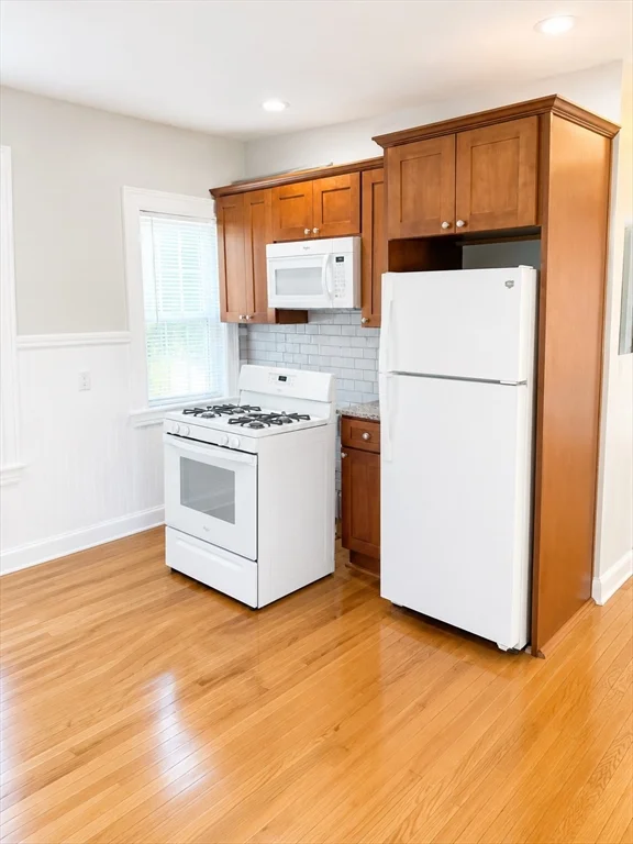3 bed, 1 bath apartment for rent at 832 Montello Unit 3, Brockton — photo 4 of 7