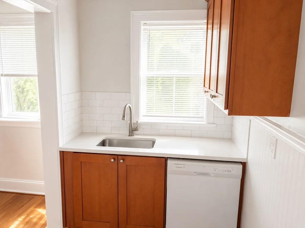 3 bed, 1 bath apartment for rent at 832 Montello Unit 3, Brockton — photo 7 of 7