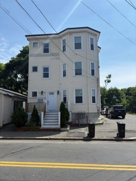 3 bed, 1 bath apartment for rent at 832 Montello Unit 3, Brockton — photo 1 of 7
