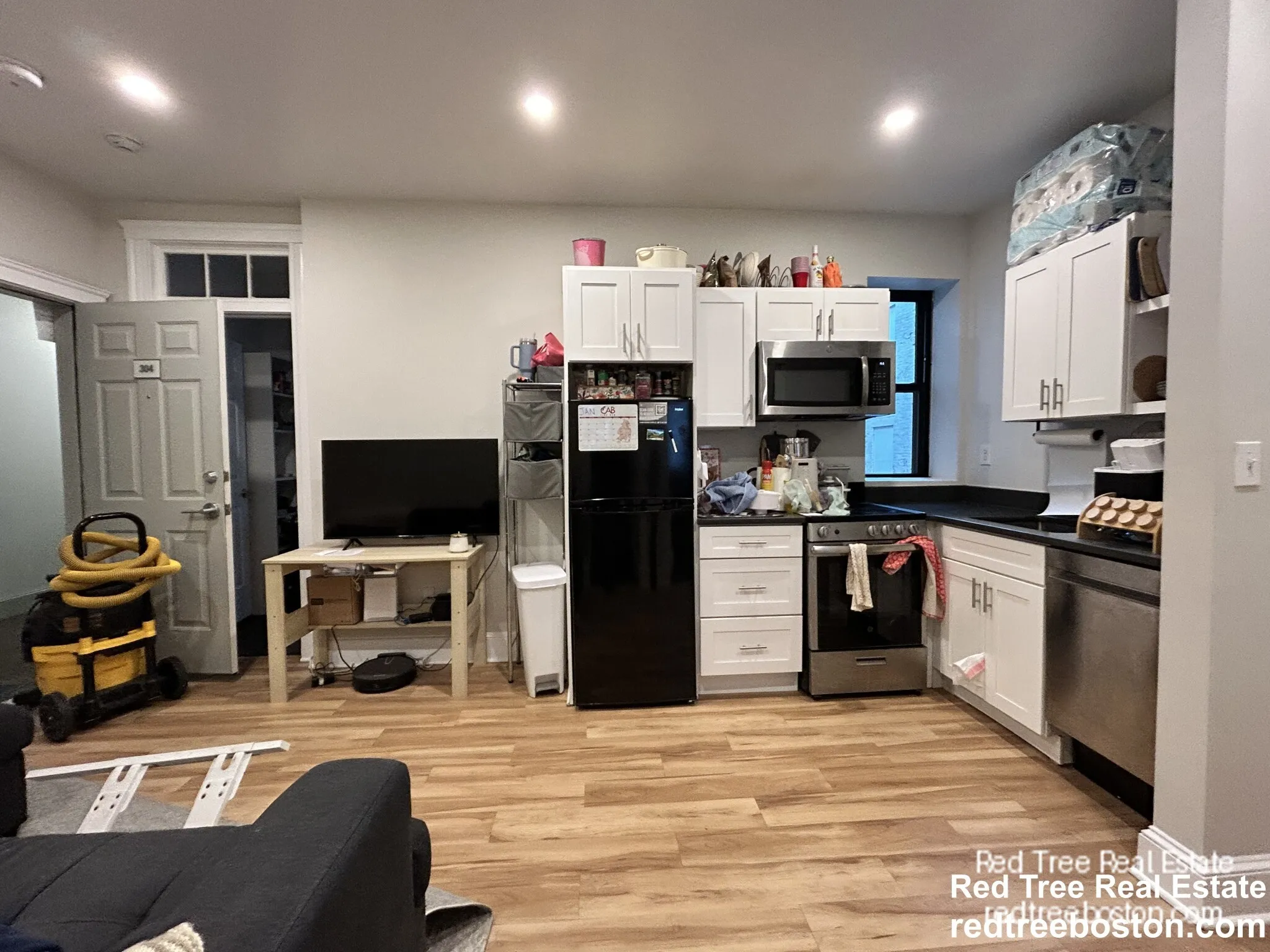 3 bed, 1 bath apartment for rent at 833 Beacon St Unit 104, Fenway