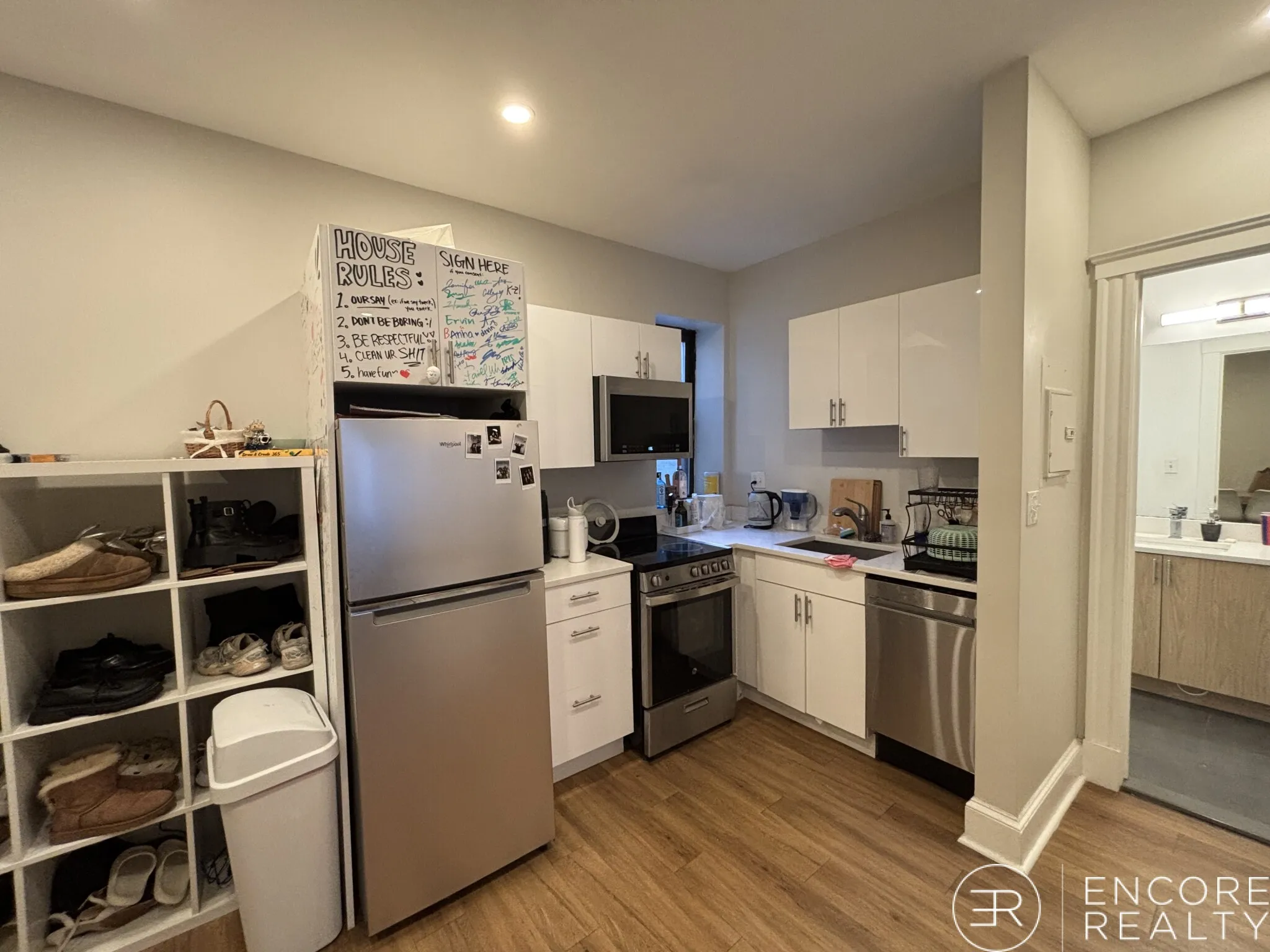 3 bed, 1 bath apartment for rent at 833 Beacon St Unit 204, Fenway — photo 5 of 33