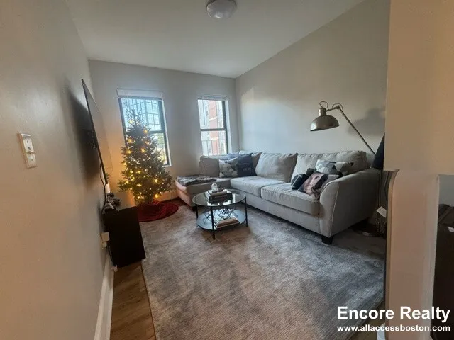 3 bed, 1 bath apartment for rent at 833 Beacon St Unit 204, Fenway — photo 24 of 33