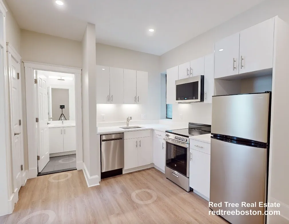 2 bed, 1 bath apartment for rent at 833 Beacon St Unit 206, Fenway