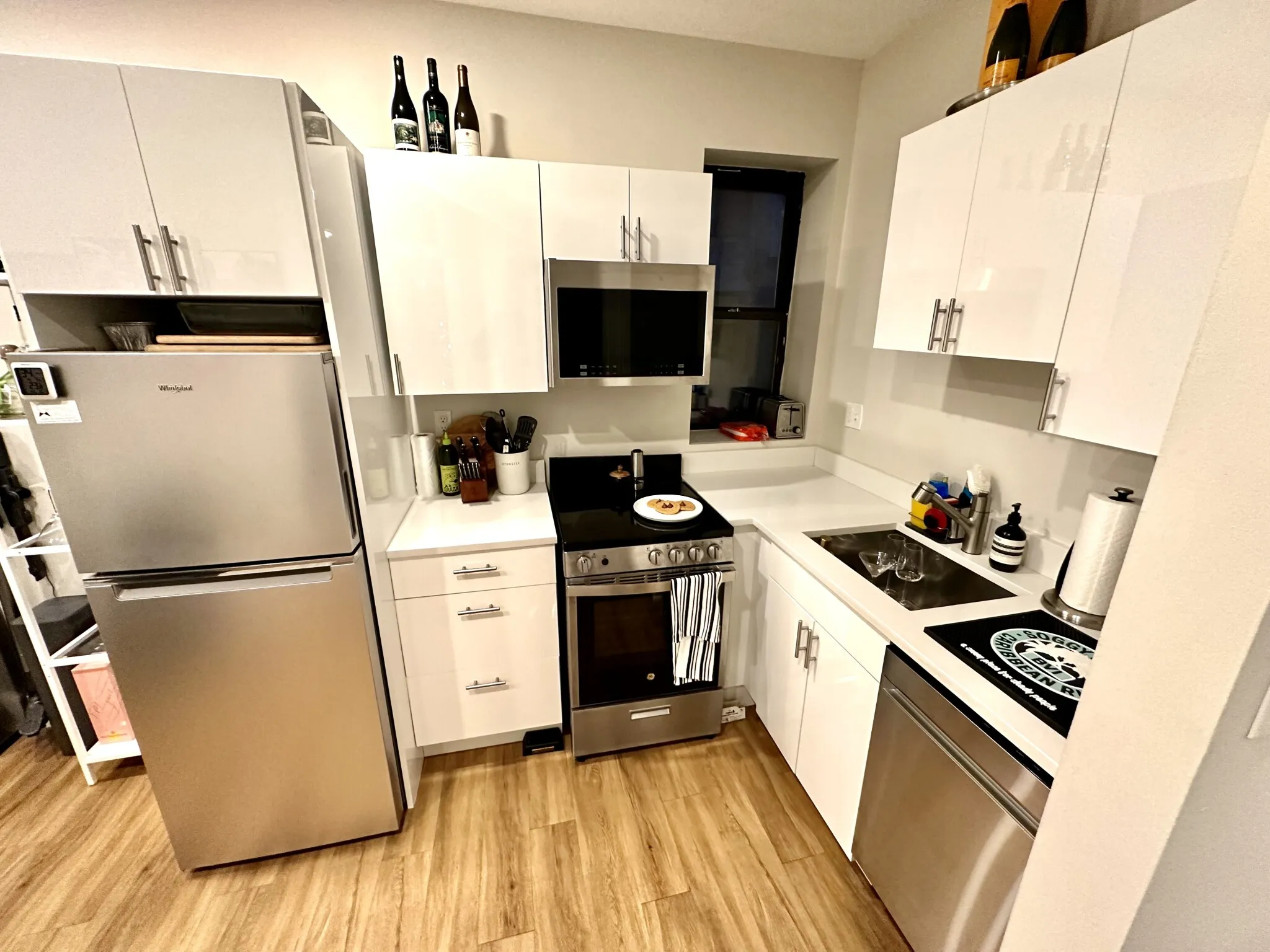3 bed, 1 bath apartment for rent at 833 Beacon St Unit 304, Fenway — photo 2 of 16