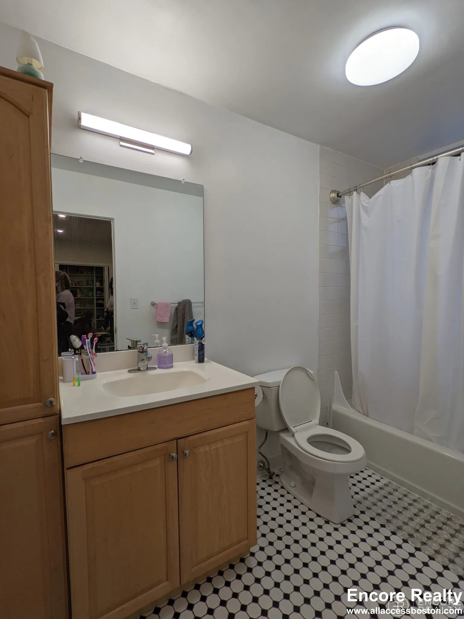 3 bed, 1 bath apartment for rent at 833 Beacon St Unit 502, Fenway — photo 6 of 23