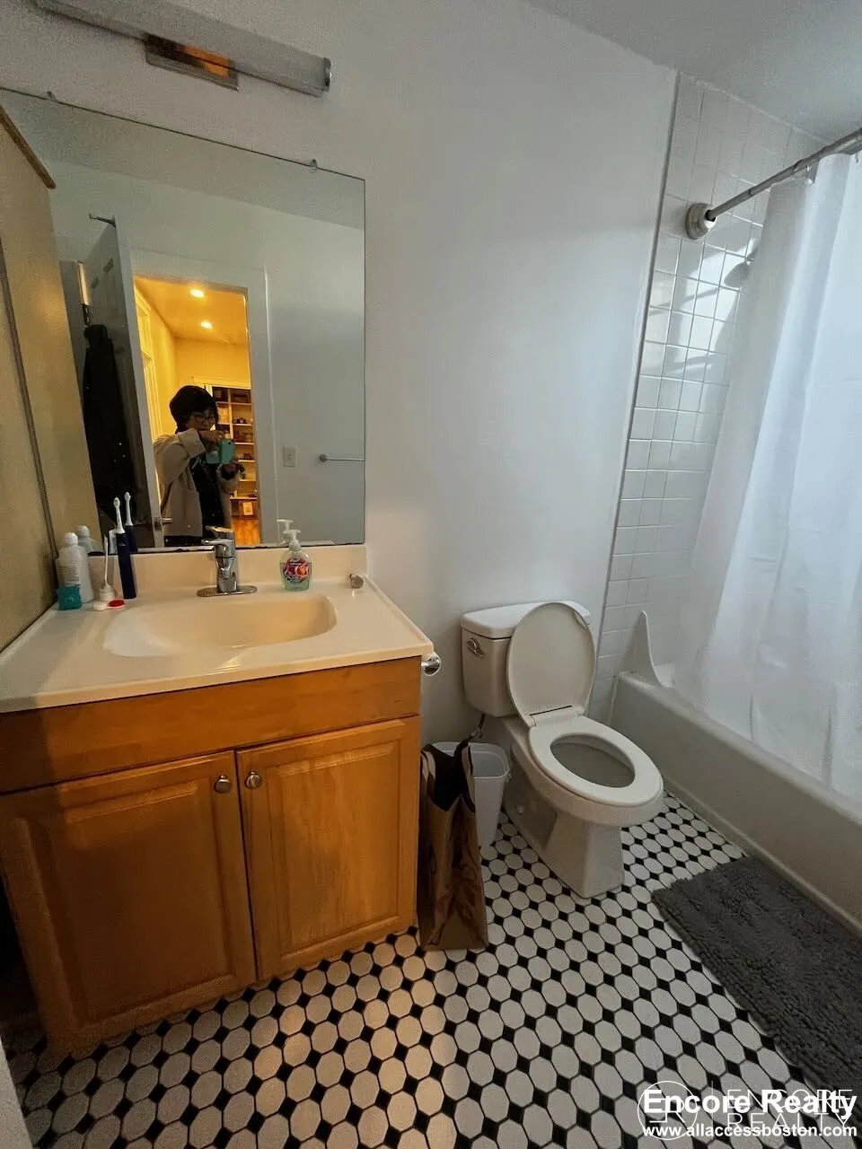 3 bed, 1 bath apartment for rent at 833 Beacon St Unit 502, Fenway — photo 13 of 23