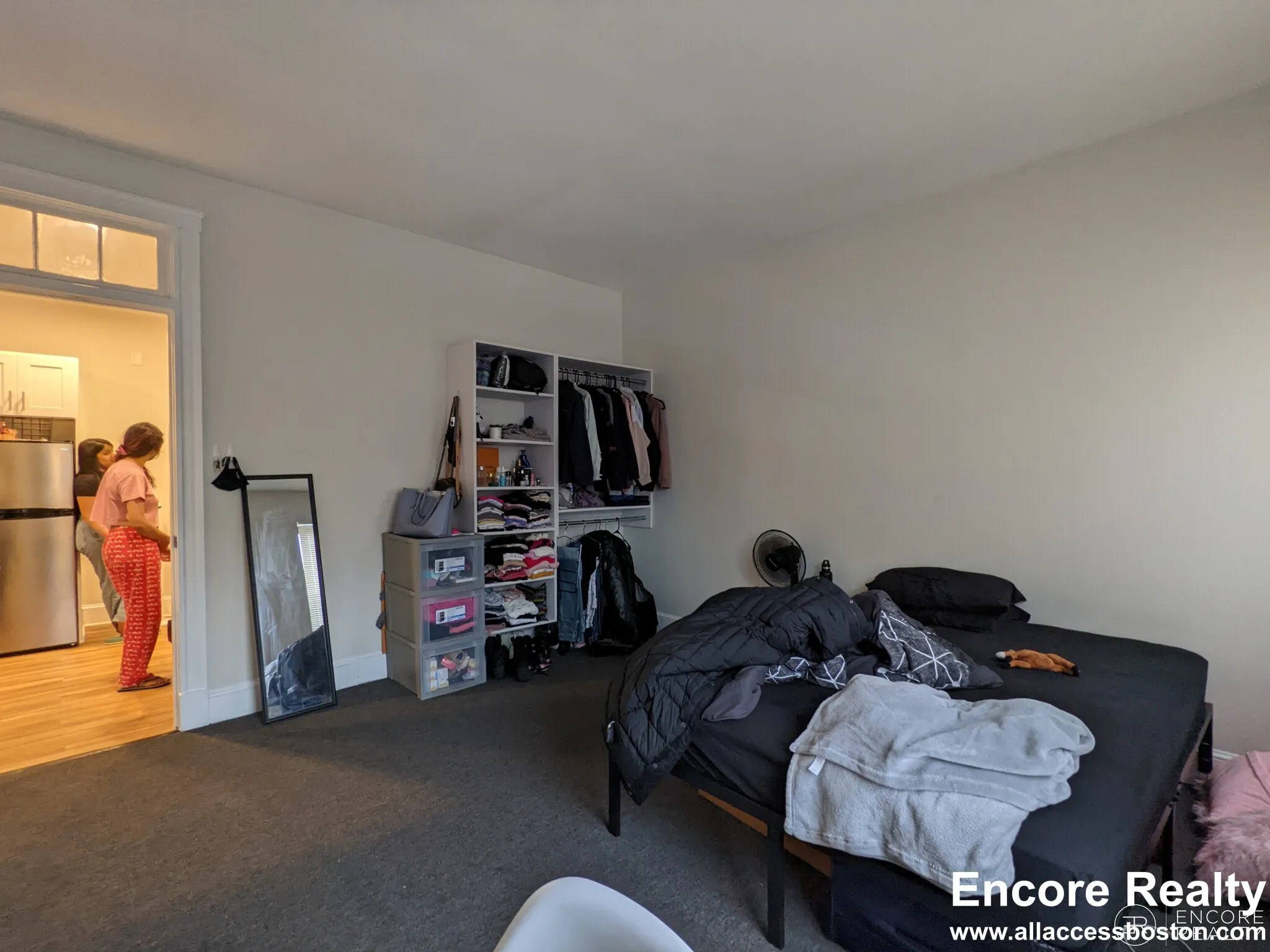 3 bed, 1 bath apartment for rent at 833 Beacon St Unit 502, Fenway — photo 3 of 23
