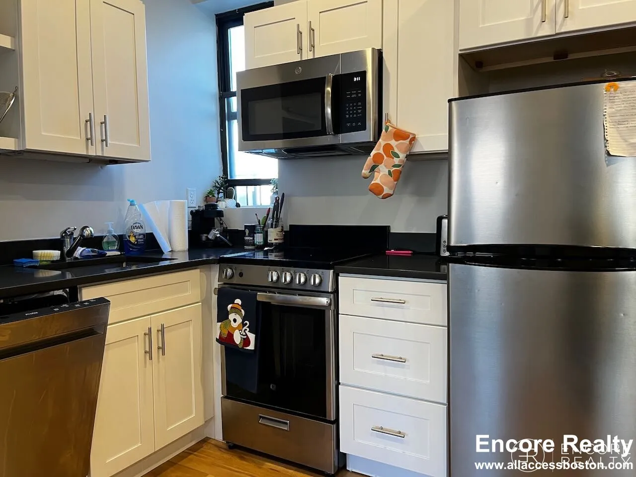 3 bed, 1 bath apartment for rent at 833 Beacon St Unit 502, Fenway — photo 2 of 23