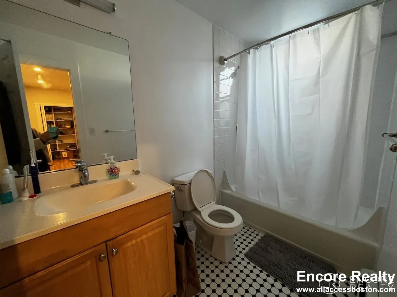 3 bed, 1 bath apartment for rent at 833 Beacon St Unit 502, Fenway — photo 14 of 23