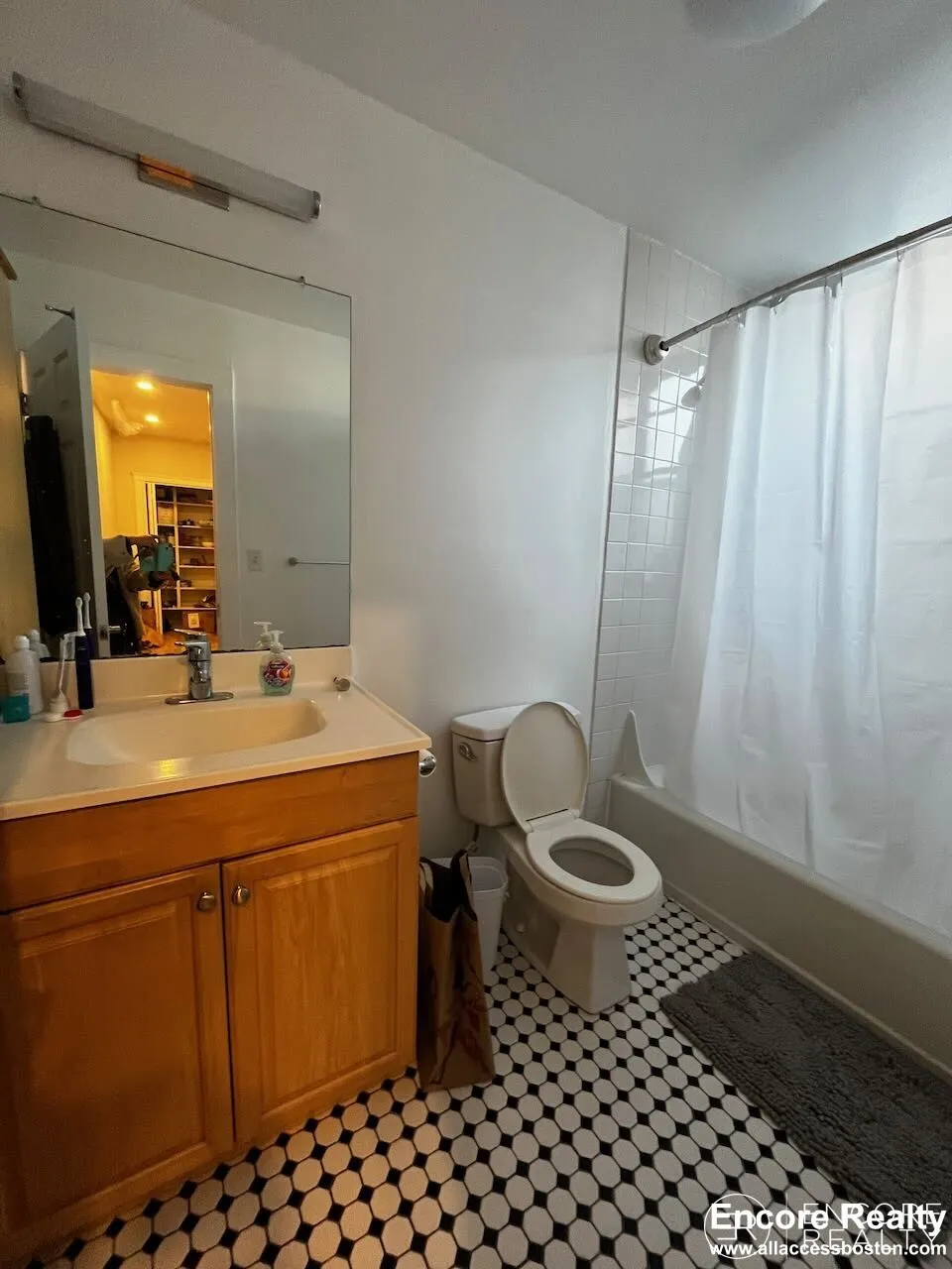 3 bed, 1 bath apartment for rent at 833 Beacon St Unit 502, Fenway — photo 19 of 23