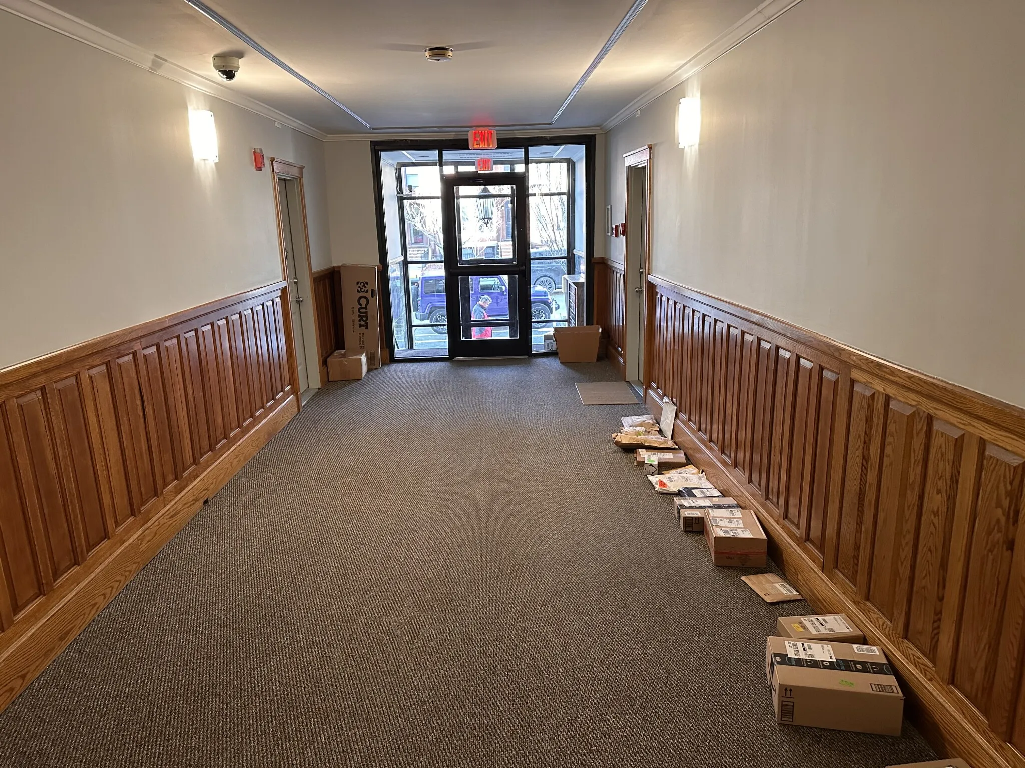 3 bed, 1 bath apartment for rent at 833 Beacon St Unit B, Fenway — photo 2 of 6