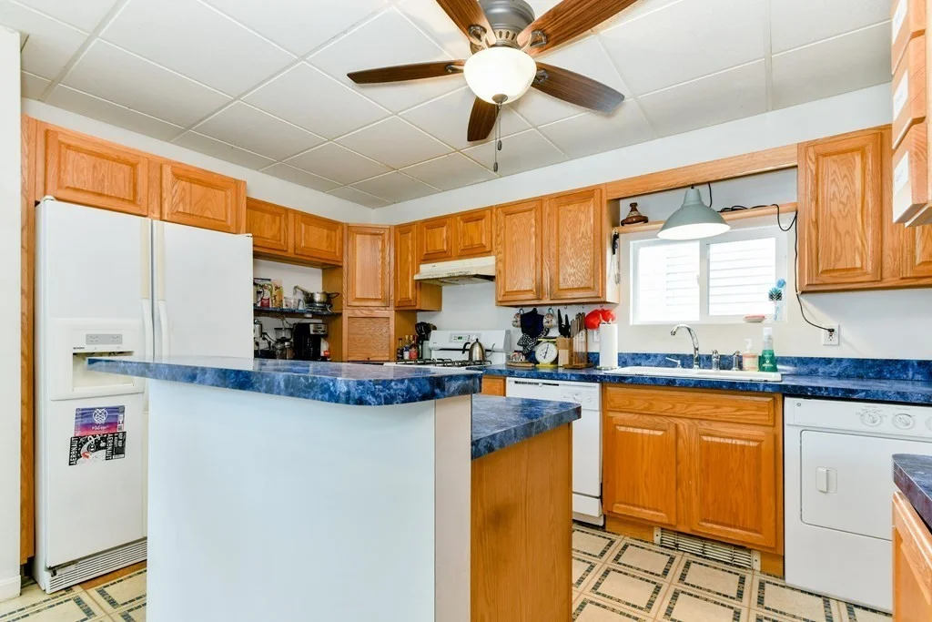4 bed, 2 bath apartment for rent at 835 E 2nd Unit 2, South Boston — photo 4 of 19