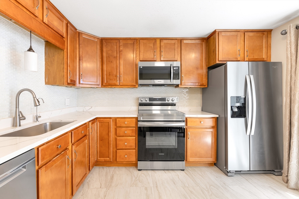 2 bed, 1 bath apartment for rent at 835 Mount Hope St Unit 19, North Attleboro — photo 2 of 19