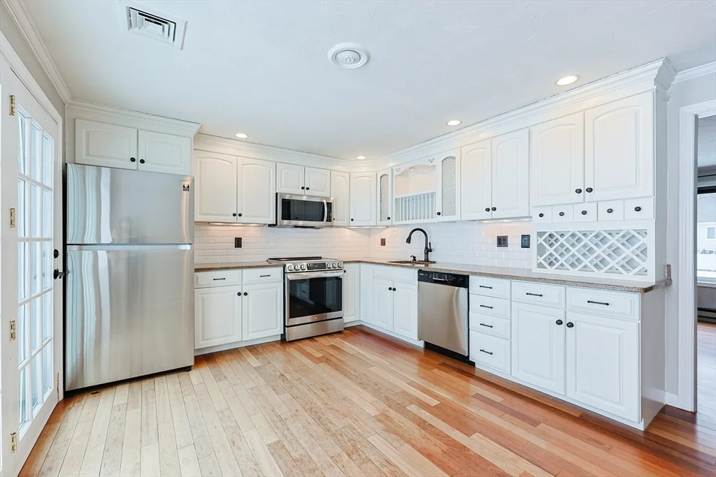 3 bed, 1 bath apartment for rent at 835 Mount Hope St Unit 40, North Attleboro — photo 5 of 40