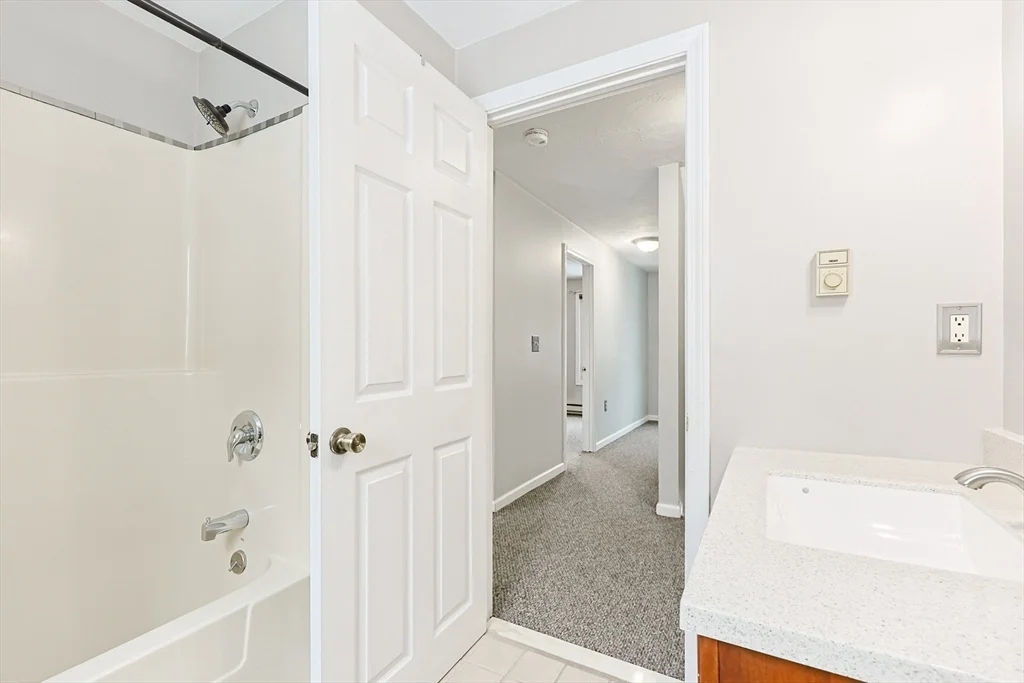 3 bed, 1 bath apartment for rent at 835 Mount Hope St Unit 40, North Attleboro — photo 30 of 40