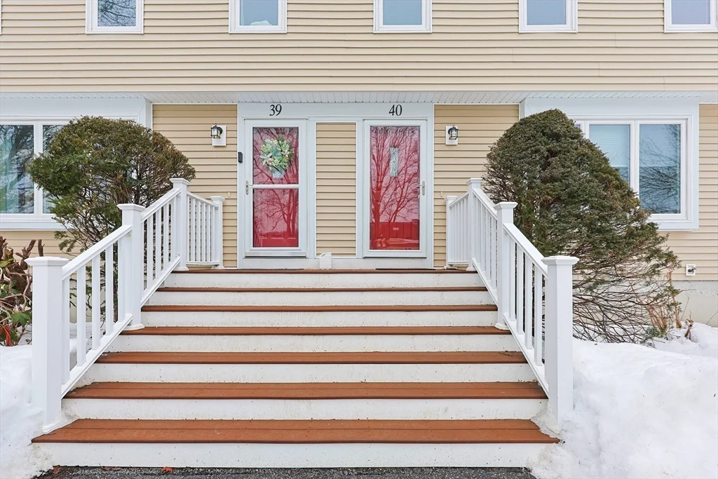 3 bed, 1 bath apartment for rent at 835 Mount Hope St Unit 40, North Attleboro — photo 2 of 40
