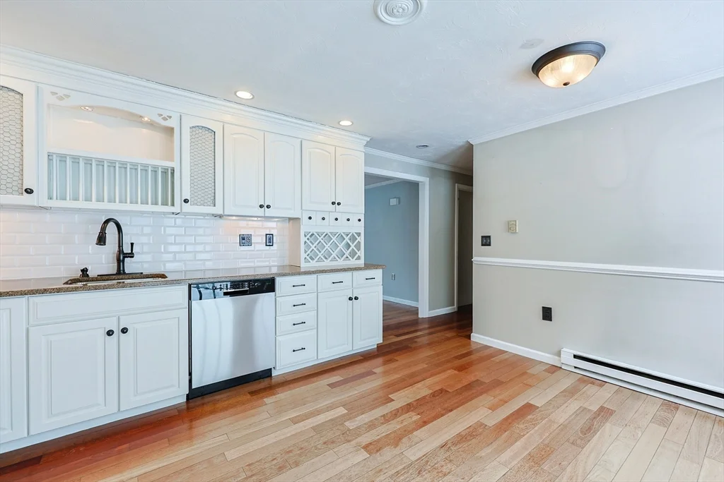 3 bed, 1 bath apartment for rent at 835 Mount Hope St Unit 40, North Attleboro — photo 8 of 40
