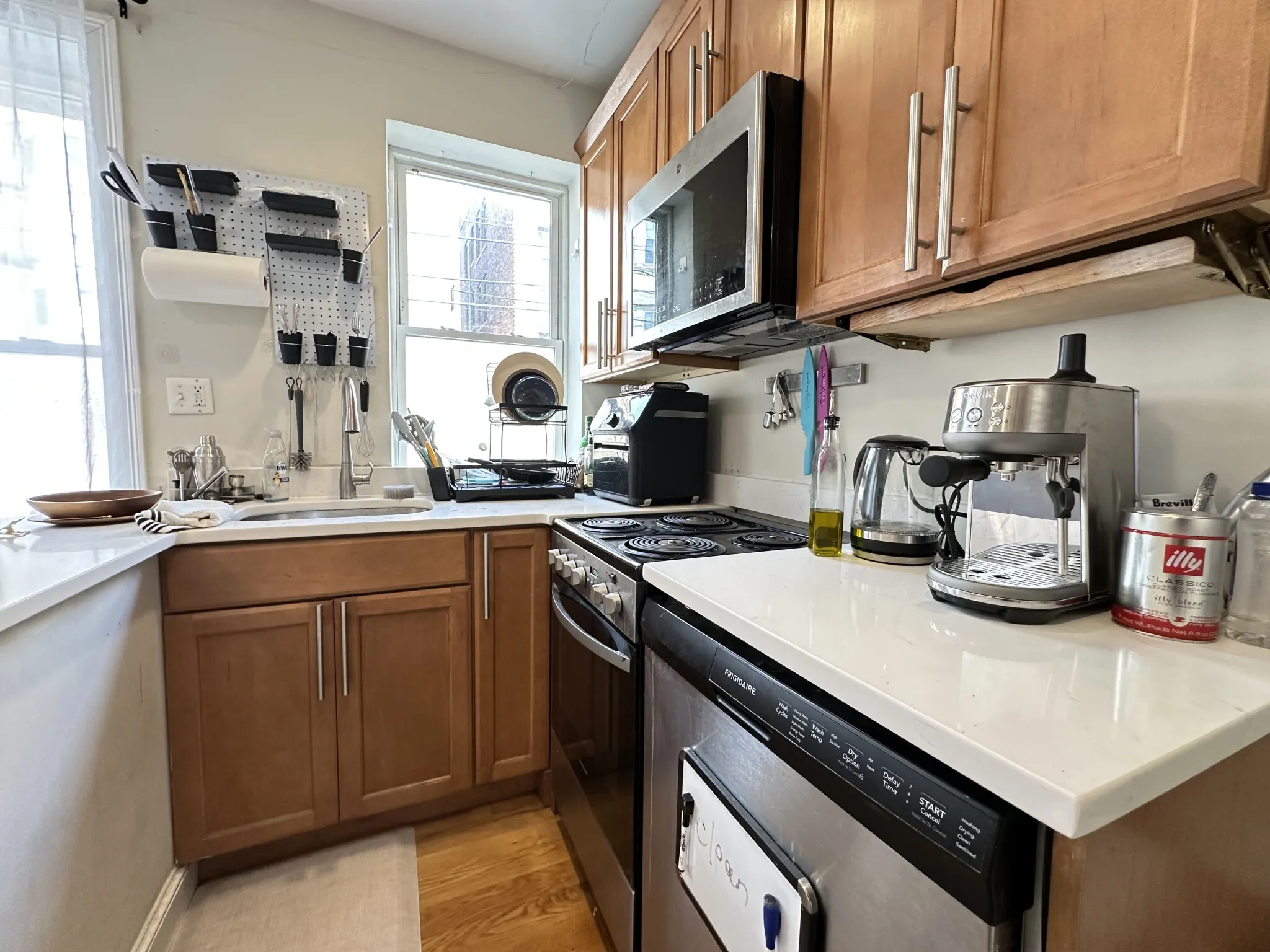 4 bed, 2 bath apartment for rent at 836 Huntington Ave Unit 1, Mission Hill — photo 2 of 32