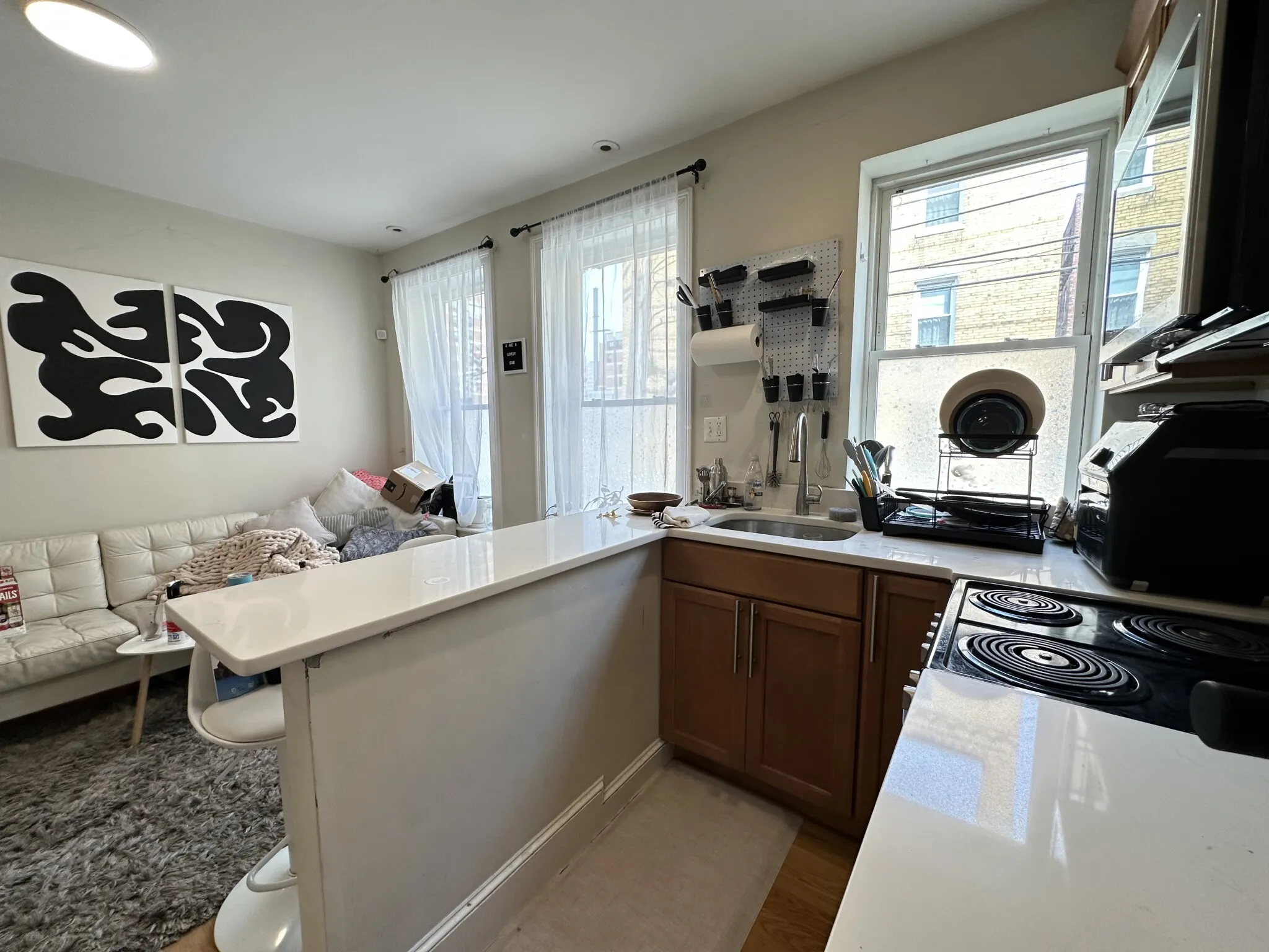 4 bed, 2 bath apartment for rent at 836 Huntington Ave Unit 1, Mission Hill — photo 3 of 32